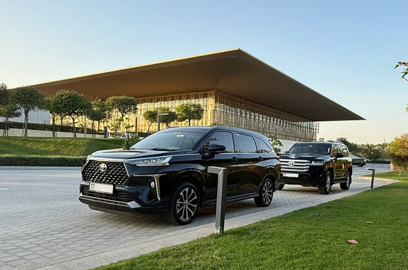 Luxury chauffeur service in Dubai with professional driver