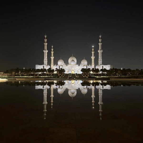 Sheikh Zayed Grand Mosque lit at night, full-day Abu Dhabi city tour from Dubai